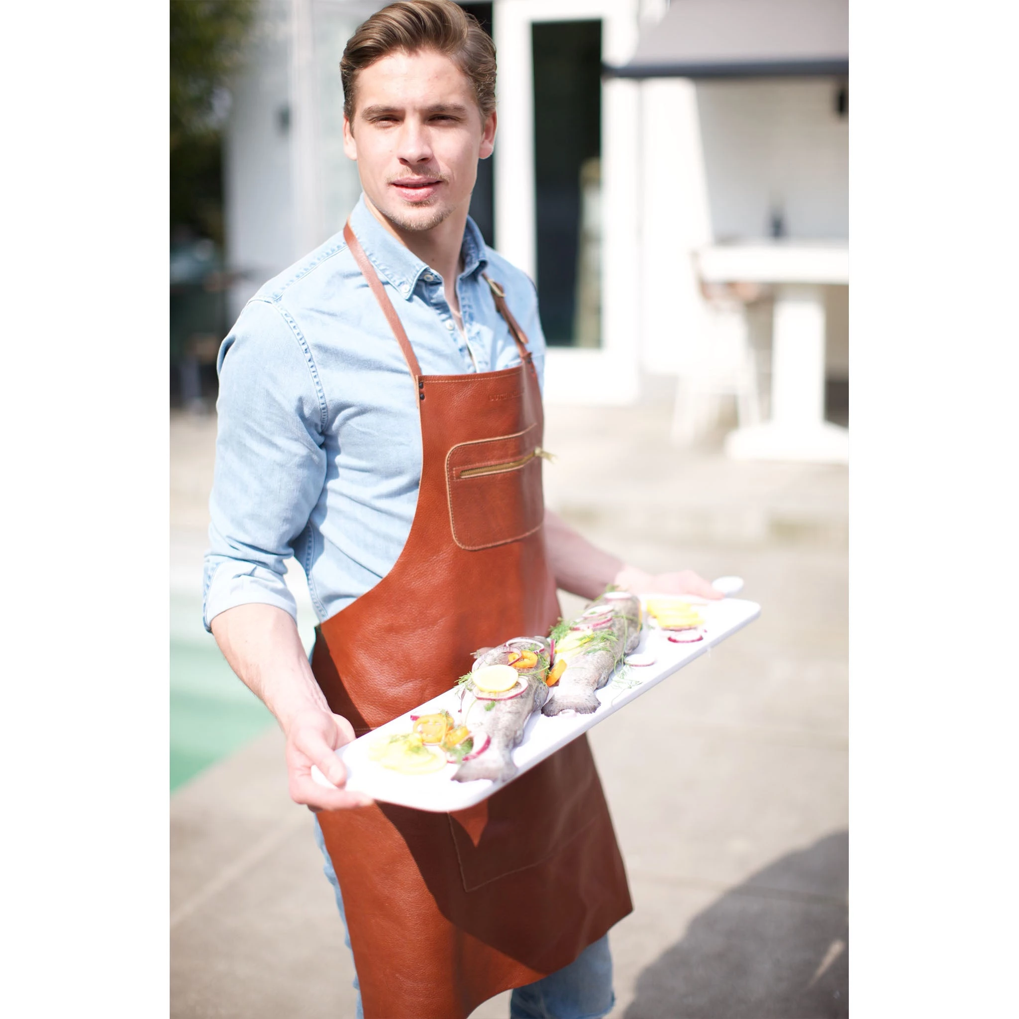 Dutchdeluxes Tablier Zippé En Cuir Dans Des Articles De Cuisine Brun Classique 9 Dutchdeluxes Tablier Zippé En Cuir Dans Des Articles De Cuisine Brun Classique – Image 7