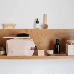 Brosse Nettoyante Pour Visage Andree Jardin - Bois De Hêtre Ciré & Ampère; Cadeaux De Crin 7 Brosse Nettoyante Pour Visage Andree Jardin - Bois De Hêtre Ciré & Ampère; Cadeaux De Crin -Sous Chef Boutique AJ0039 AndreeJardinFaceCleansingBrush WaxedBeechWood Horsehair lifestyle