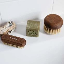 Pince à Ongles Naturels Andree Jardin - Bois De Frêne & Amp; Cadeaux De Soie De Porc 9 Pince à Ongles Naturels Andree Jardin - Bois De Frêne & Amp; Cadeaux De Soie De Porc -Sous Chef Boutique AJ0044 AndreeJardinNaturalNailBrush AshWood Hogbristle lifestyle 1