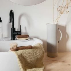 Brosse Nettoyante Pour Visage Andree Jardin - Bois De Frêne & Cheval 7 Brosse Nettoyante Pour Visage Andree Jardin - Bois De Frêne & Cheval -Sous Chef Boutique AJ0047 AndreeJardinFaceCleansingBrush AshWood Horsehair lifestyle 3