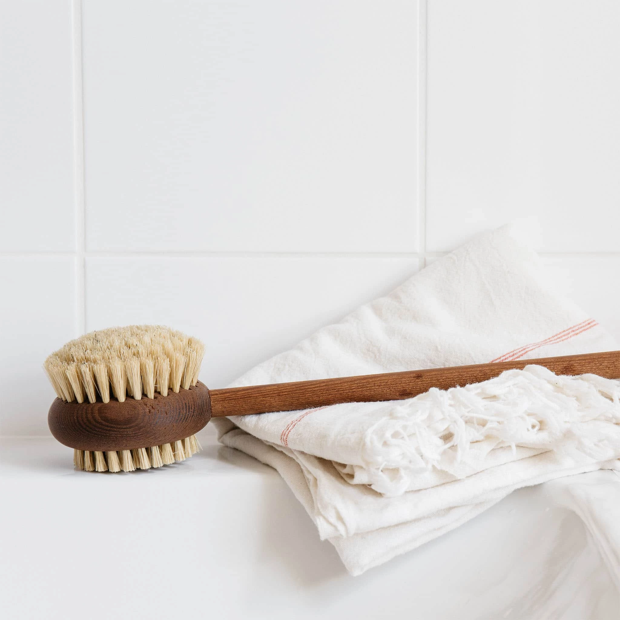 Andree Jardin Andrée Jardin Brosse à Dos à Manches Longues - Bois De Frêne & Amp; Brosse De Porc 5 Andree Jardin Andrée Jardin Brosse à Dos à Manches Longues - Bois De Frêne & Amp; Brosse De Porc – Image 3