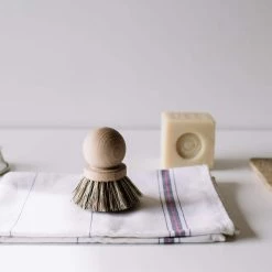 Pinceau De Poêle En Bois De Hêtre à Fibres Végétales Andree Jardin 9 Pinceau De Poêle En Bois De Hêtre à Fibres Végétales Andree Jardin -Sous Chef Boutique AJ0061 AndreeJardinVegetableFibreBeechWoodPanBrush lifestyle 5 2e02bbd0 33cf 4d38 ba7b e514ce51570a