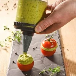 De Buyer De Acheteur 'Le Tube' Pâtisserie Pro Syringe 16 De Buyer De Acheteur 'Le Tube' Pâtisserie Pro Syringe -Sous Chef Boutique DB0190 DeBuyer LeTube ProPastrySyringe lifestyle 17