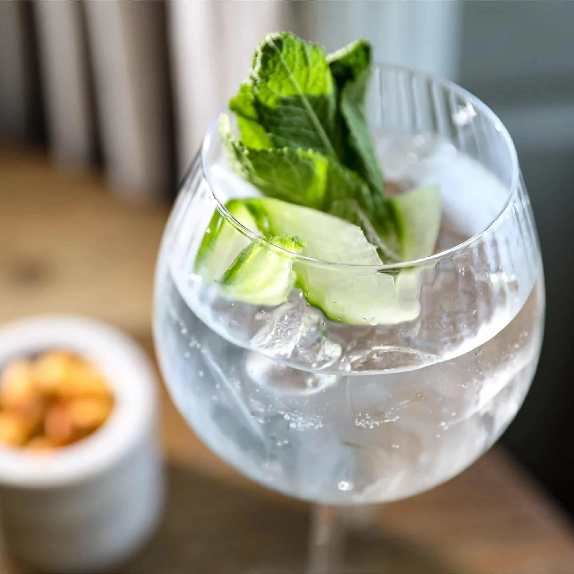 BarCraft Vaisselle Côtelée Gin Coupe En Verre 550ml Ensemble De 2 7 BarCraft Vaisselle Côtelée Gin Coupe En Verre 550ml Ensemble De 2 – Image 5