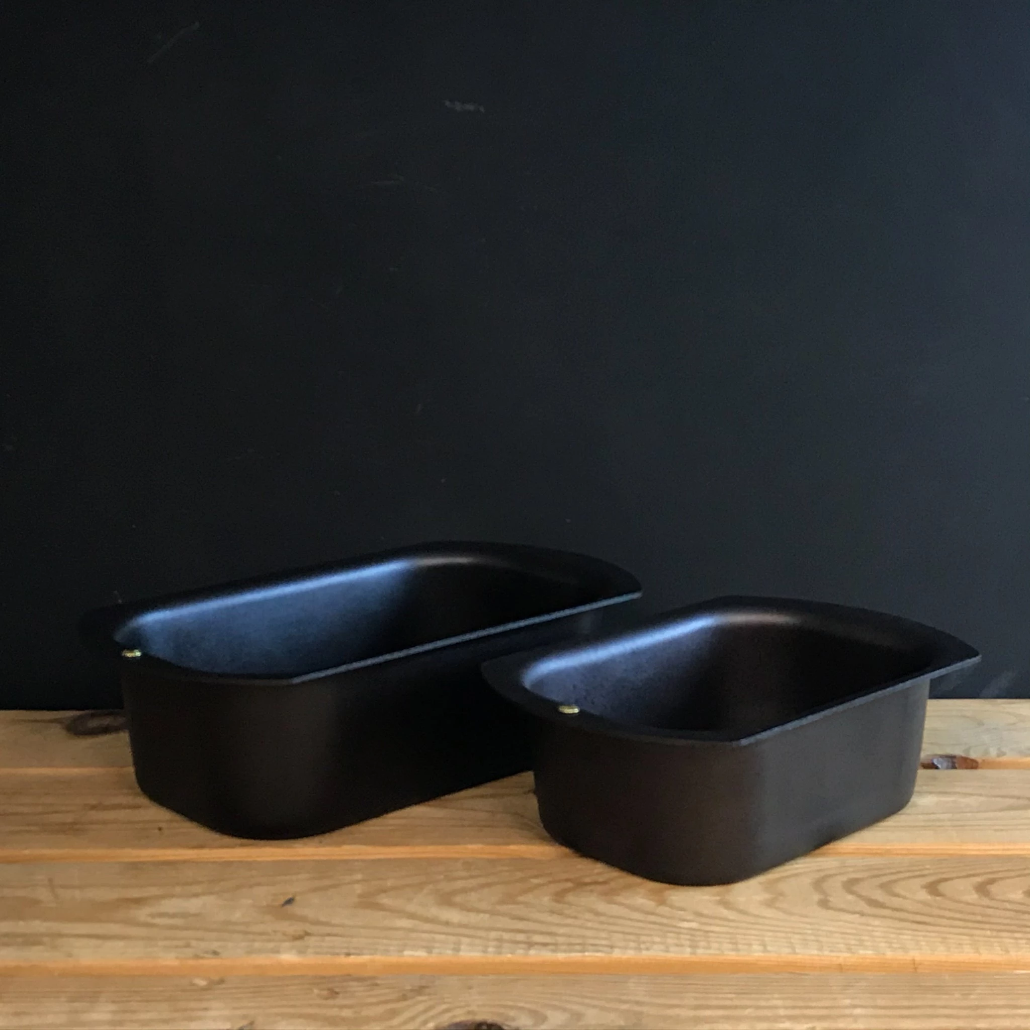 Netherton Foundry Ensemble De Boîtes à Pain En Fer De La Fonderie Netherton Spun De 2 5 Netherton Foundry Ensemble De Boîtes à Pain En Fer De La Fonderie Netherton Spun De 2 – Image 3