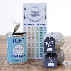 Sardines Toft Dans Un étain Gourmet Crochet Kit Cadeaux 8 Sardines Toft Dans Un étain Gourmet Crochet Kit Cadeaux -Sous Chef Boutique TF0001 ToftSardinesinaTinGourmetCrochetKit lifestyle2