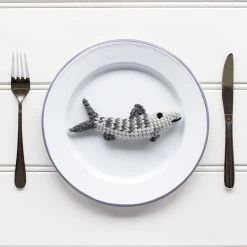 Toft Sac à Maquereau Dans Une Boîte De Cadeau De Kit De Crochet Gourmet En étain 9 Toft Sac à Maquereau Dans Une Boîte De Cadeau De Kit De Crochet Gourmet En étain -Sous Chef Boutique TF0002 ToftMackerelinaTinGourmetCrochetKit lifestyle3