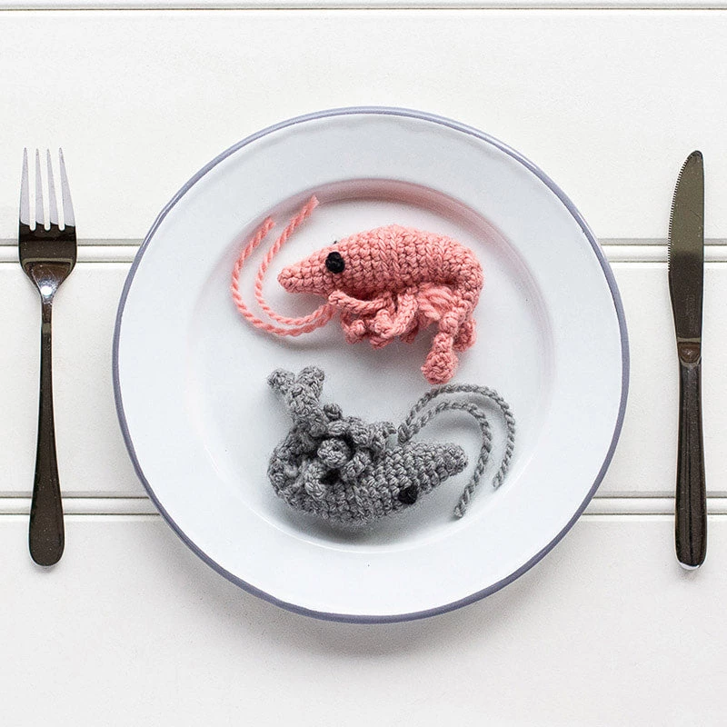 Toft Robes De Revolver Dans Un Kit De Crochet Gourmet D'étain 6 Toft Robes De Revolver Dans Un Kit De Crochet Gourmet D'étain – Image 4