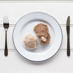 Basculants Toft Dans Un Kit De Crochet Gourmet D'étain 9 Basculants Toft Dans Un Kit De Crochet Gourmet D'étain -Sous Chef Boutique TF0005 ToftScallopsinaTinGourmetCrochetKit lifestyle3