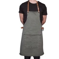 Dutchdeluxes Toile Tablier Barbecue En Gris-vert -Sous Chef Boutique dutch deluxes canvas bbq apron male model green grey