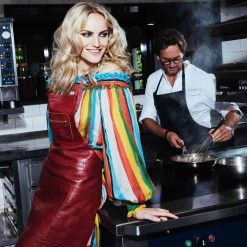 Cuisinière Dutchdeluxes Tablier En Cuir BBQ En Gris Vintage 11 Cuisinière Dutchdeluxes Tablier En Cuir BBQ En Gris Vintage -Sous Chef Boutique dutch deluxes leather zipper apron croc red ruby lifestyle 36e03590 af4c 4e51 b9db ac8b2edd2a6a