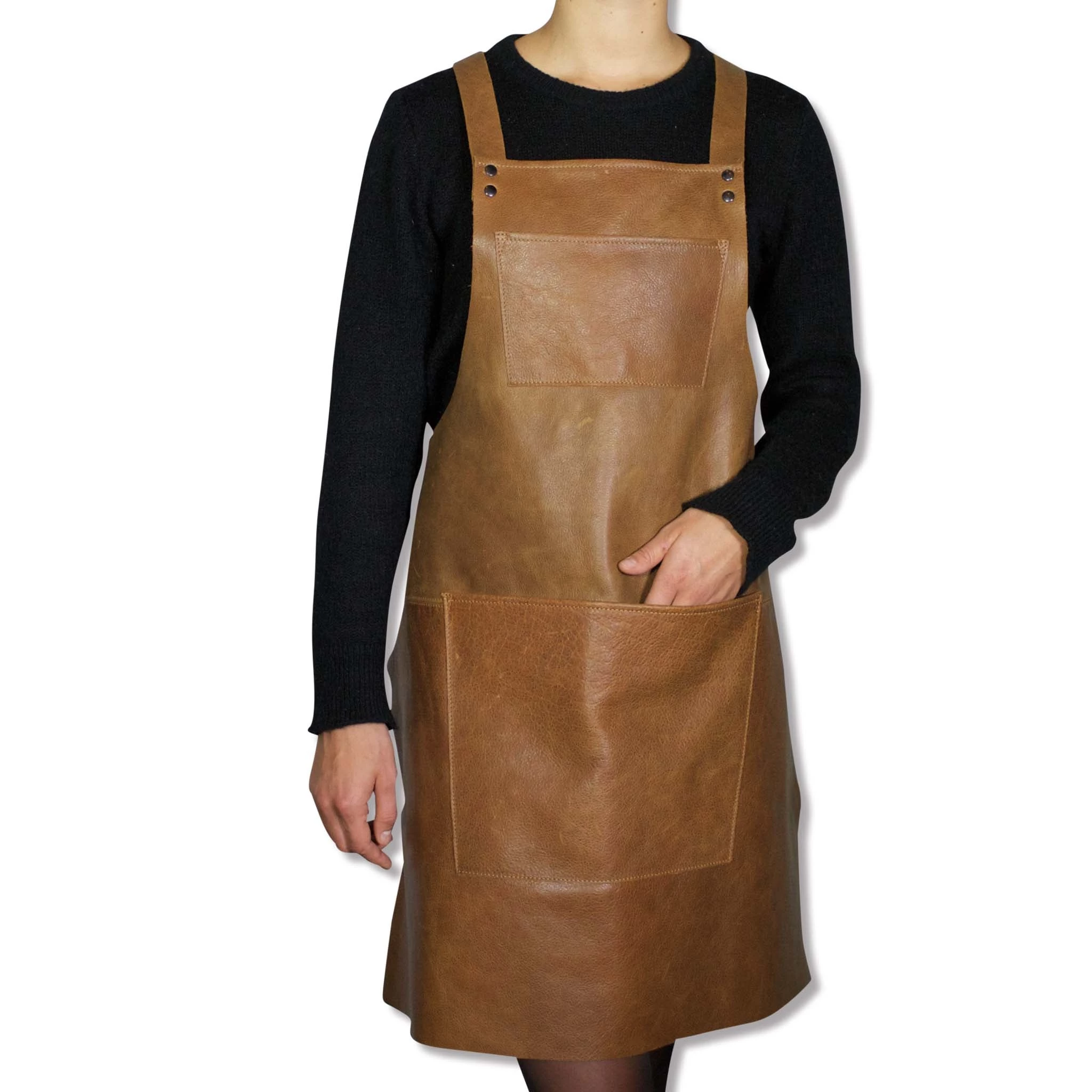 Cuisinière Dutchdeluxes Tablier Suspender En Cuir Dans Le Vieux Camel 4 Cuisinière Dutchdeluxes Tablier Suspender En Cuir Dans Le Vieux Camel – Image 2