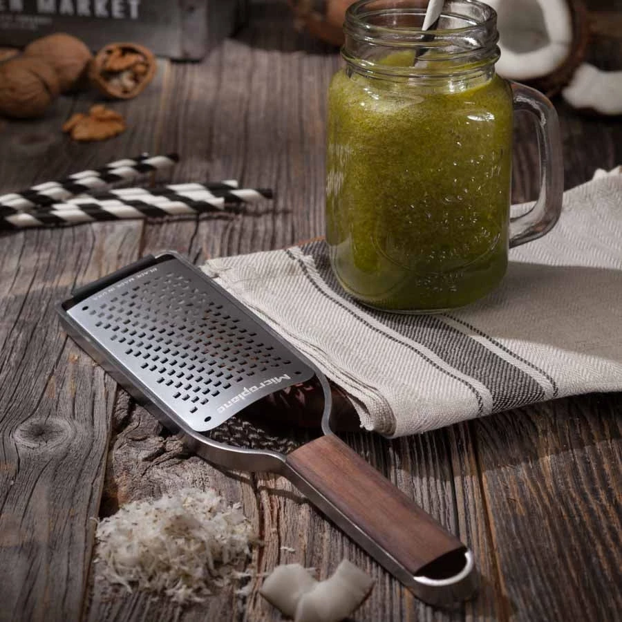 Cuisinière Master Series Noyer Microplane Gourmet Coarse Grater 4 Cuisinière Master Series Noyer Microplane Gourmet Coarse Grater – Image 2